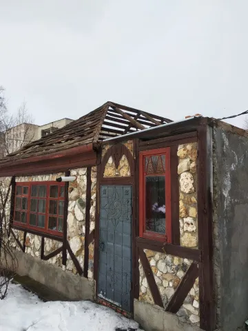 Реконструкция крыши с устройством ломаной двускатной конструкции до работ